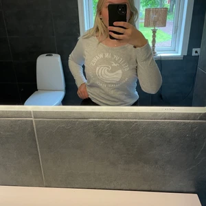 Långärmad tröja - Grå långärmad hollister tröja