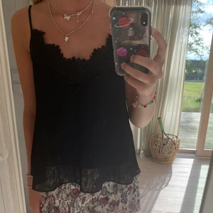 Fint zara linne! - Ett jätte fint och användbart svart zara linne säljer jag då det inte används så mycket längre! 💓