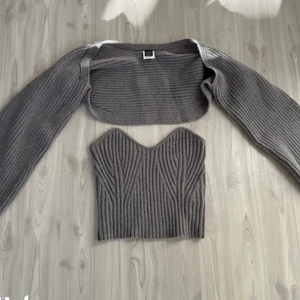 Stickat sett - Fint grått stickat sett som inte kommer till användning, passar jätte bra ihop men även var för sig! Om man endast är intresserad av en del i setet är det bara att skriva privat och se om det funkar! (Lånade bilder)💕