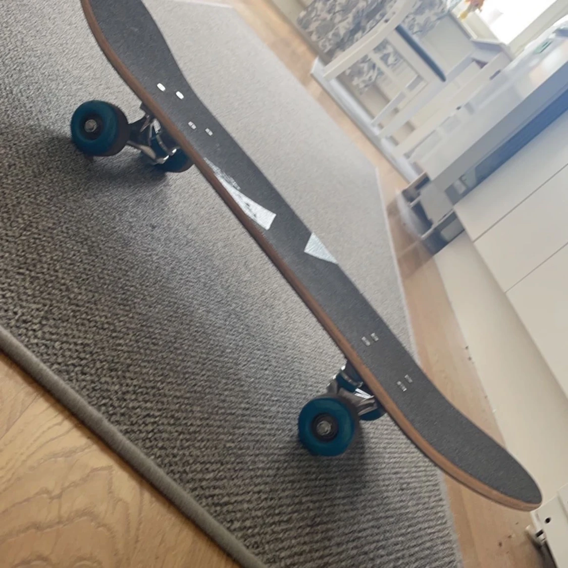 Skateboard med fin astronaut ritning  - 90