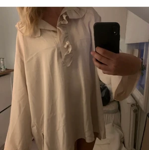 Klänning  - Beige/vit inga fläckar, som ny