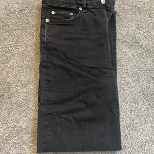Svarta jeans  - Säljer dom här svarta jeans från lager 157 dom är i fint skick och är i storlek S 💗