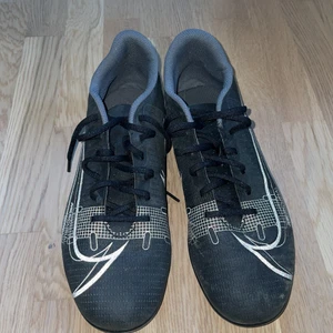 Nike mercurial fotbollsskor - Använda 1 gång och dammat till sig sen dess, köpta från stadium för 700. Skick 9/10