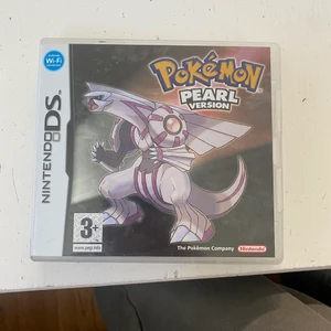 Pokémon Pearl version Nintendo ds  - Sällsynt Pokémon spel för Nintendo ds från 2007. Spelet funkar felfritt och allt original förföljer med. Spelet är på engelska 
