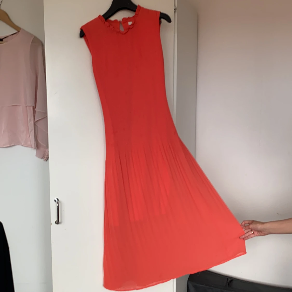 Persikofärgad sommarklänning