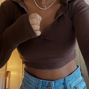 tröja - så fin croppad tröja från zara med krage 🤎