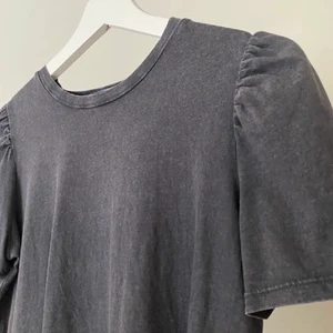Zara tröja - Sten tvättad zara tröja med runkade axlar  Ej använd, bara provad nån gång 🫶🏼
