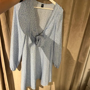 Sommar klänning - Säljer nu denna underbara sommarklänningen som blivit liten, storlek M. 