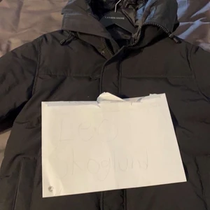 M - Hej, jackan är andvänd ett få tal gånger i vintras , säljer den för 2500kr snabbt o smidigt 