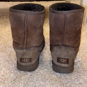 Uggs - Uggs i storlek 39 bruna 