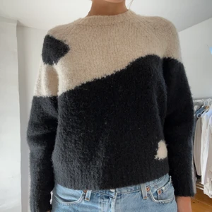 Långärmad ylletröja från Paloma Wool - Jättemysig tröja som tyvärr används alldeles för sällan. Nypris 1050kr 🌺🌺🌸