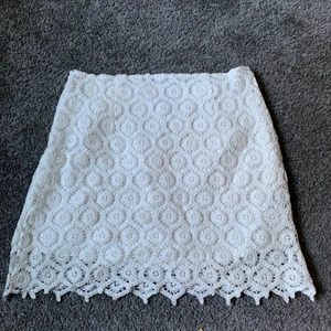 Virkad kjol Asos - En virkad kjol från ASOS i strl 42. Aldrig använd. Liten i storleken så passar mer en 38/40.