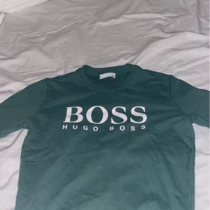 Hugo boss  - Grön hugo boss sweetshirt dam. Storlek S. Aldrig använd 