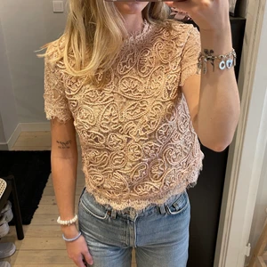 Zara topp  - Superfin topp från Zara som passar till både festliga & vardagliga tillfällen.  