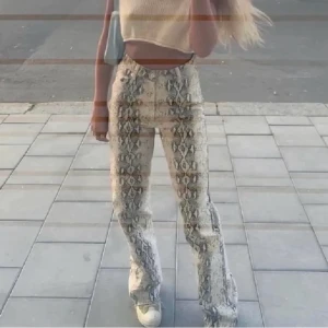 Zara jeans - Zara jeans i storlek 34, så populära och finns inte att köpa längre på Zara hemsidan ✨😊