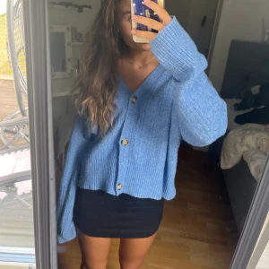 Tight kjol - Kjol från hm! Storlek S men väldigt stretchig så skulle även passa M och XS💕 använd fåtal gånger!💞 köparen står för frakt💞