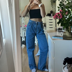 🌸🌸 - Jeans, baggy i modellen 🫶🏼🫶🏼 modellen är gjord insydd i midjan