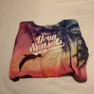 Tröja  -  En fin och mysig tröja som du kan ha på stranden! 