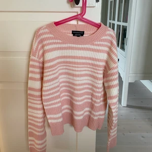 Stickad tröja  - Rosa och vit randig stickad tröja. Super söt! Storlek xxs men passar xs också. 💖
