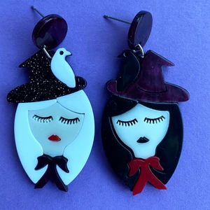 Häxor örhängen 🖤 - Fri frakt 🖤