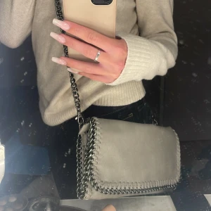 Väska  - Säljer denna väska för 150kr + frakt (80kr) !❤️ 