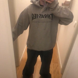 hoodie  - säljer min trasher hoodie som jag fick av min syster 2019, den är använd men ändå i rätt så fint skick, kan skicka bättre bilder om man kommer privat. 
