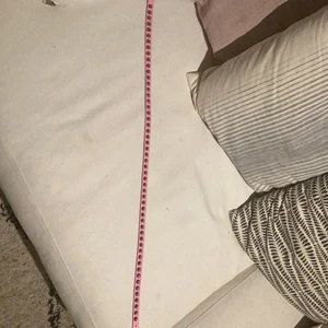 Rosa bälte - Ett rosa bälte med silvriga nitar hyfsat andvänt men bra skick. 