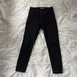 Svarta jeans