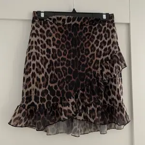 Leopardkjol från Nelly trend i storlek M, använd ett fåtal gånger