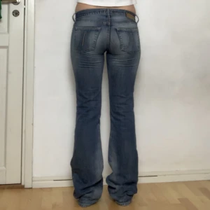 Fornarina jeans - Lågmidjade Fornarina jeans i en ljusblå färg! Så snygg passform, bootcut!