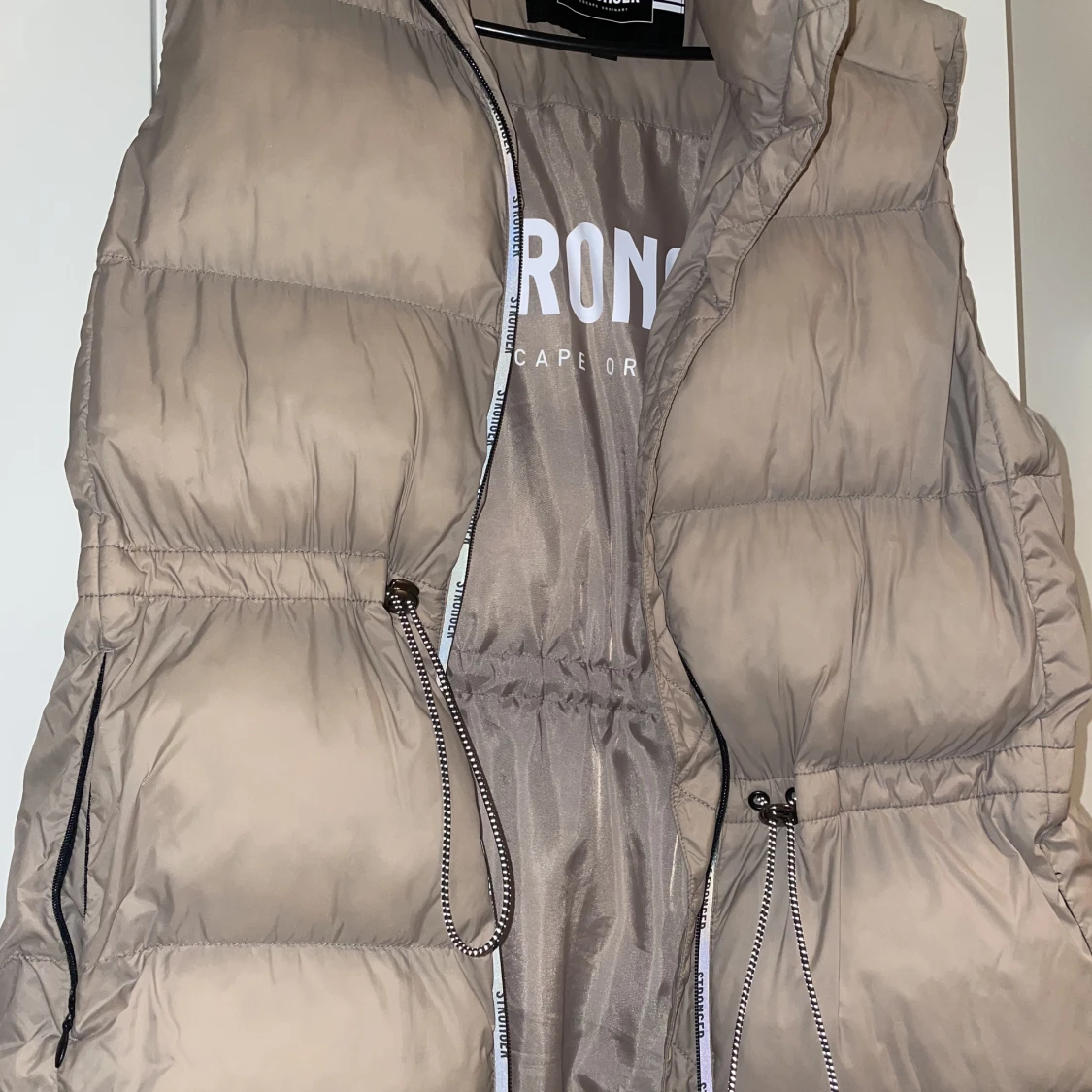 Vadderad Stronger väst  - 90