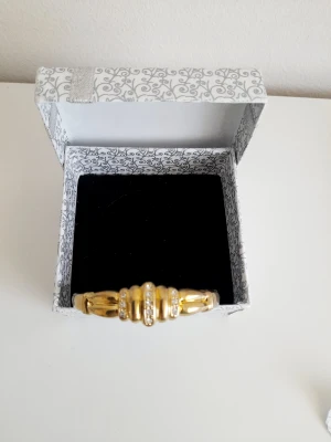 Guldpläterad armband  - Ny oanvänd Guldpläterad armband 