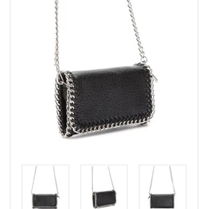 Väska  - Säljer denna väska från Tiamo Priscilla väska i storlek S🫶🏻🫶🏻 Väskan har lite defekter så skriv privat om du vill ha bild på de men inget som syns när väskan är på!!  Skriv i dm om du är intresserad 