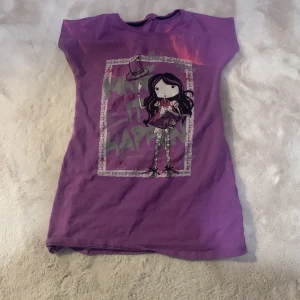 Inget - Hej säljer min t-shirts  har Använt den en gång