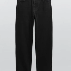 Zara jeans  - Superfina jeans från zara i storlek 32. Skriv för fler bilder, 100kr+frakt 💕