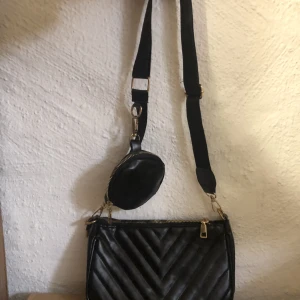 Handväska - Handväska med extra liten väska på bandet