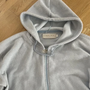 froté hoodie - ljusblå, strl S, fint skick! 