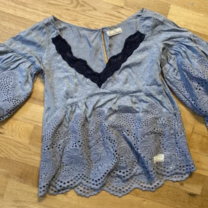 Odd Molly  - Odd Molly jätte fin blus.