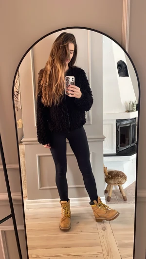 Kängor i äkta skinn från Trotters - Perfekta vinterkängor i skinn med gummisula. Välanvända med lite små veck och märken men fint skick i allmänhet.