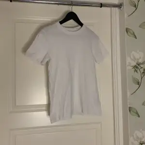Vanlig basic vit  t-shirt från H&M 