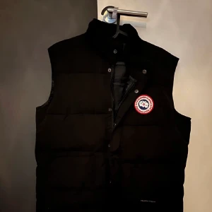 Canada goose väst  - Storlek. s-m