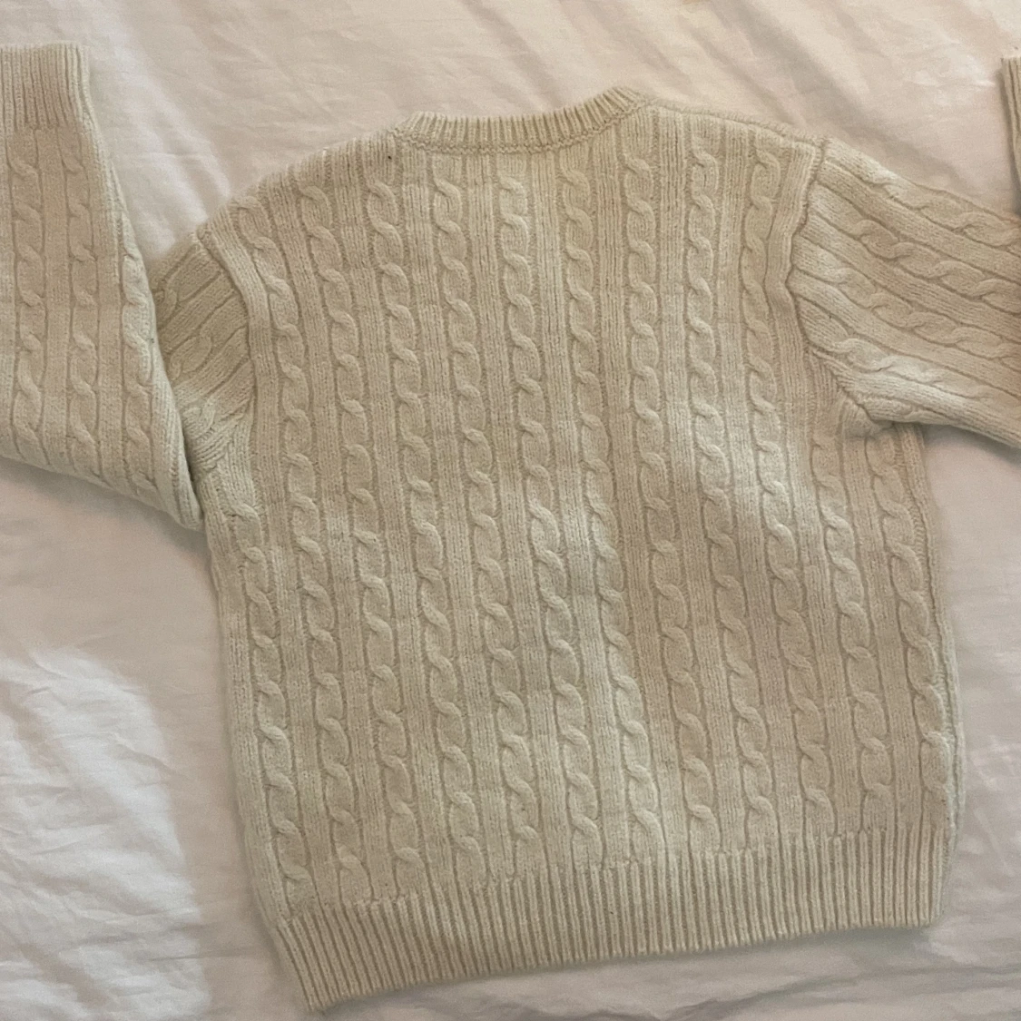 Brandy Melville  cableknit sweater  - 90