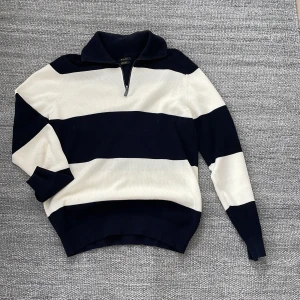 Massimo dutti halfzip - Massimo dutti tröja i fint skick använd fåtal gånger! Size L sitter mer som M