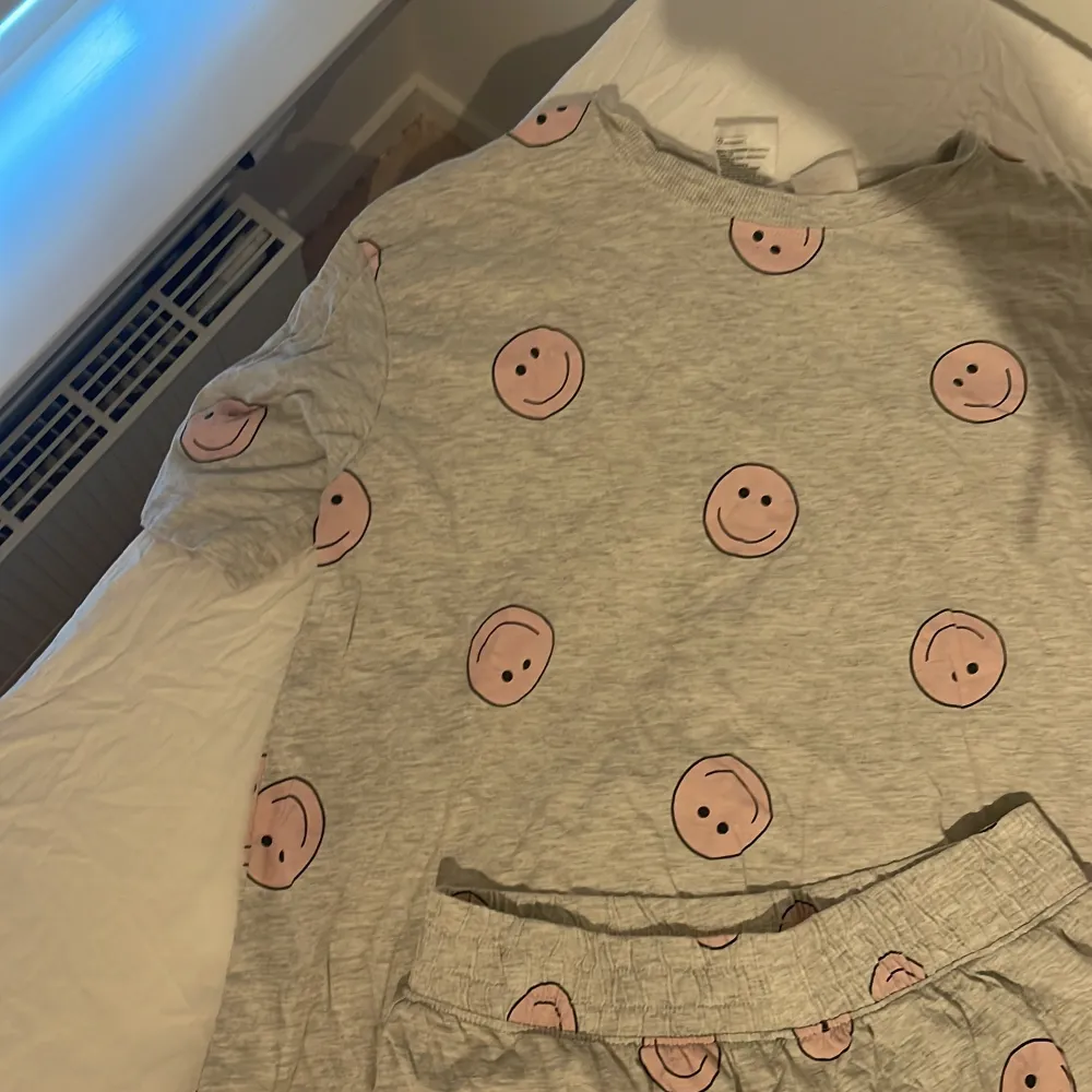 Pyjamas set från nakd. Inte min stil och därför nästan aldrig använd❤️. T-shirts.