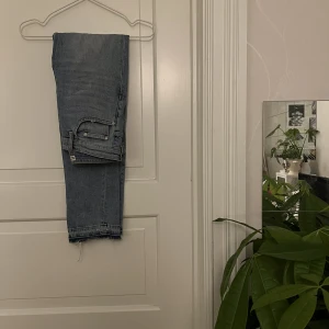 Jeans Gina🤍 - Jeans från Ginatricot, storlek 36. Använda men i gott skick. Kan mötas i Göteborg eller skicka, köparen står för frakt.