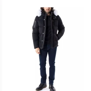 Sprillans ny Moose Knuckles *kopia* - Säljer en helt ny och oöppnad MOOSE KNUCKLES (*kopia*) vill tillägga att denna kopia är mycket mycket bra och ser identisk ut en äkta.  Stl : Lage