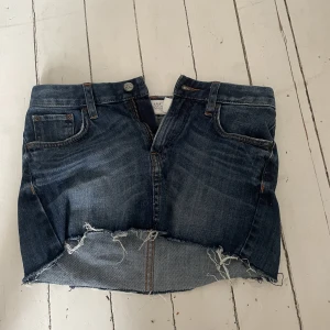 Jeans kjol - Jag säljer en jeans kjol för att jag inte använder den❤️