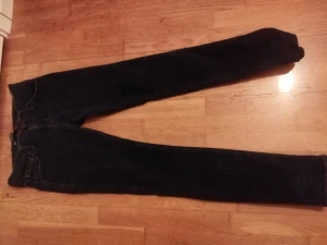Jeans - Bra skick och aldrig använda.