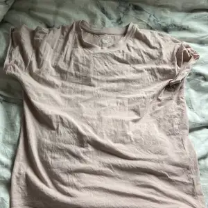 Rosa t-shirt slut skön och tunt material