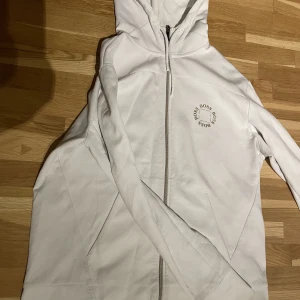 Hugo boss huvtröja  - Säljer min Hugo boss tröja då den inte kommer till användning, bra skick, inga fläckar eller hål.
